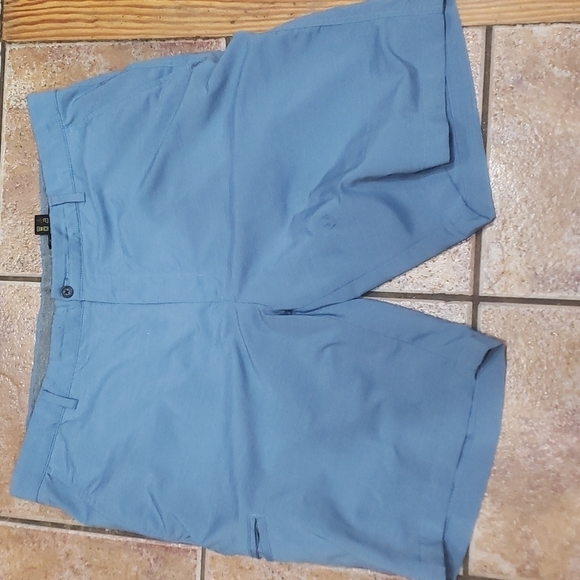 Greg Norman Collection Other - GREG Norman men's shorts size 40 EUC golf attire